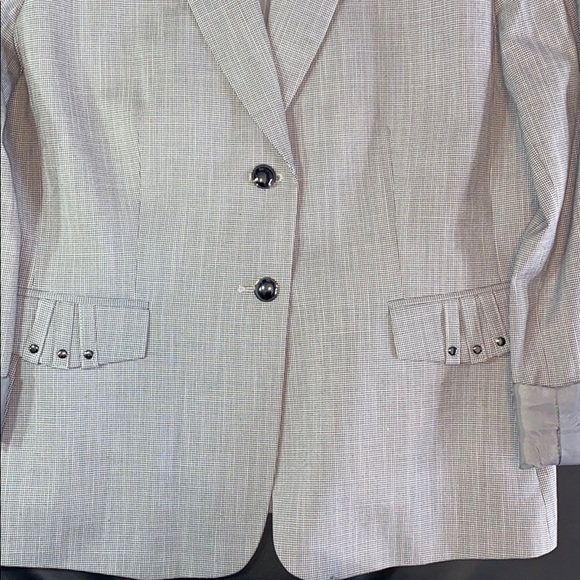Tahari blazer - Picture 3 of 6